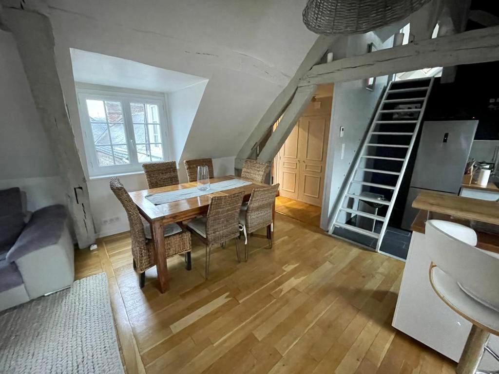 Sous Les Clochers De Rouen - Spacieux Logement 외부 사진